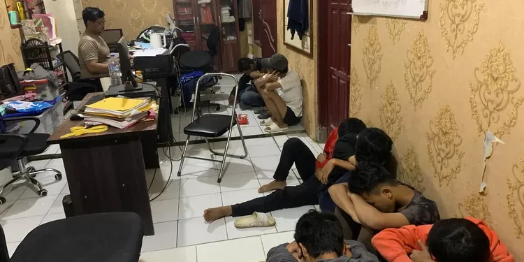 Garang Saat Tawuran, Tertunduk Lesu Ketika Ditangkap Polisi