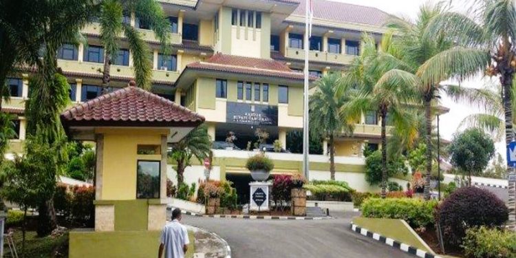 *Kantor Bupati Kabupaten Tangerang di Tigaraksa, gedung pemerintahan ikonik