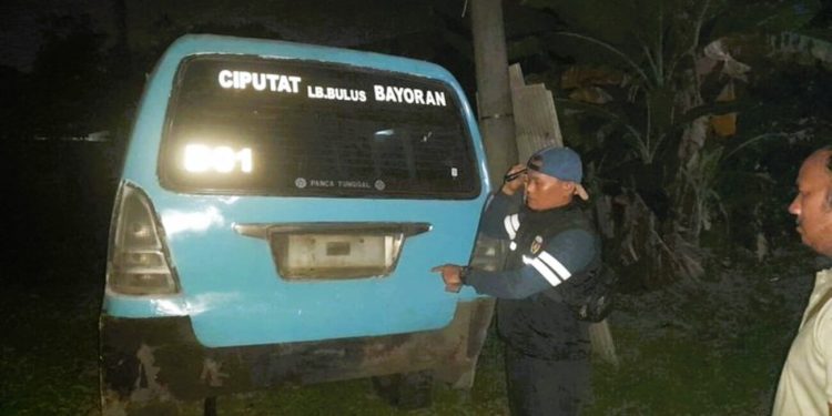 Sopir Angkot Ciputat